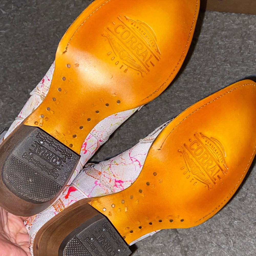Corral Women's Heeled Boots - Picture 7 of 11